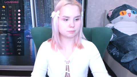 Snapshot of miray_kuriyama chatting on January 20, 12:18 pm Kira online show from January 20, 12:18 pm