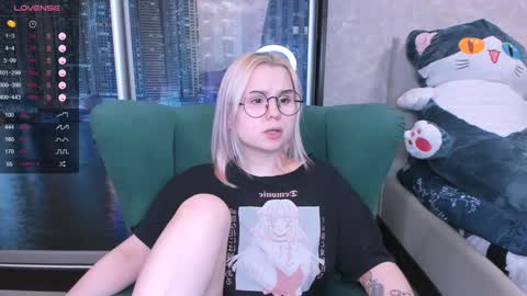 Snapshot of miray_kuriyama chatting on January 20, 9:43 pm Kira online show from January 20, 9:43 pm