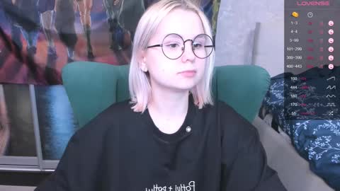 Snapshot of miray_kuriyama chatting on January 29, 10:43 pm Kira online show from January 29, 10:43 pm