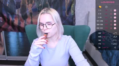 Snapshot of miray_kuriyama chatting on February 7, 10:52 pm Kira online show from February 7, 10:52 pm