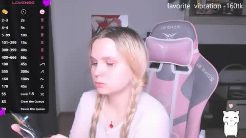 Snapshot of miray_kuriyama chatting on October 15, 6:30 pm Kira online show from October 15, 6:30 pm