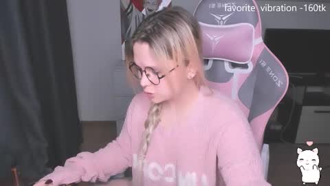 Snapshot of miray_kuriyama chatting on October 19, 9:15 pm Kira online show from October 19, 9:15 pm