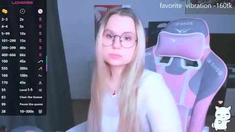 Snapshot of miray_kuriyama chatting on October 27, 6:23 pm Kira online show from October 27, 6:23 pm