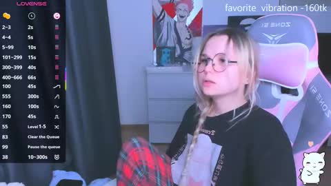 Snapshot of miray_kuriyama chatting on November 16, 8:03 pm Kira online show from November 16, 8:03 pm