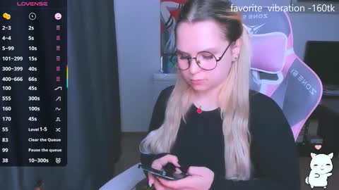 Snapshot of miray_kuriyama chatting on November 18, 8:35 pm Kira online show from November 18, 8:35 pm