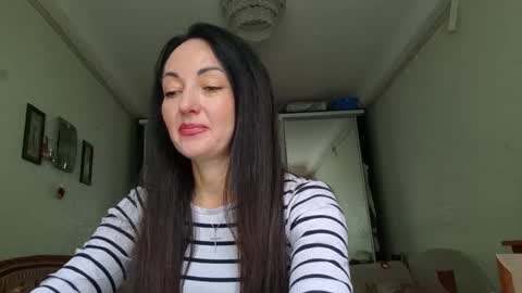 Snapshot of mirelisse chatting on April 24, 9:23 am Christina online show from April 24, 9:23 am