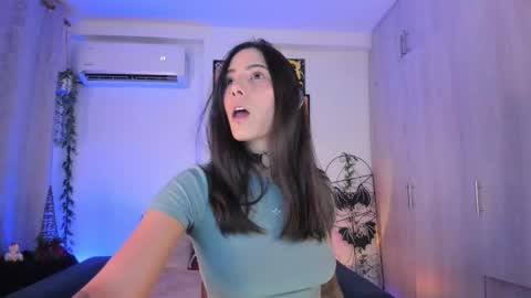 Snapshot of mishelkrave_ chatting on December 17, 12:16 am KRAVE online show from December 17, 12:16 am