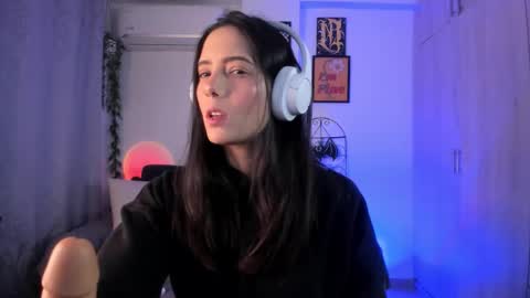 Snapshot of mishelkrave_ chatting on February 9, 11:53 pm KRAVE online show from February 9, 11:53 pm