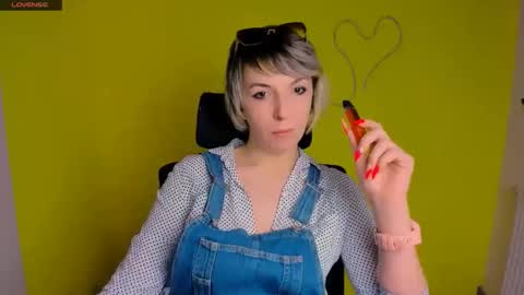 Mishelle online show from April 27, 3:10 pm