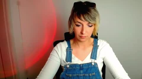 Mishelle online show from May 3, 1:28 pm