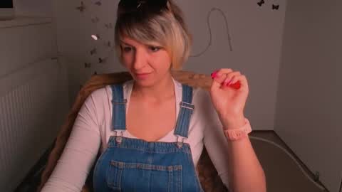 Mishelle online show from May 4, 6:37 pm