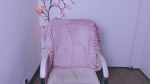 Mishelle online show from August 6, 5:48 pm