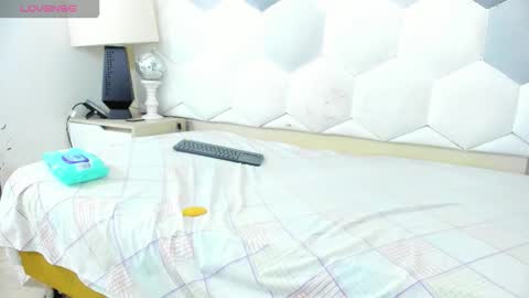 Mishell Parisi online show from November 30, 6:01 pm