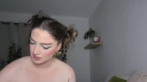 Snapshot of mishymoon chatting on June 18, 8:46 pm Elora online show from June 18, 8:46 pm