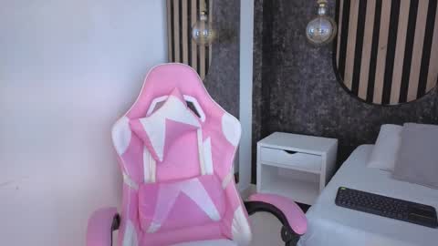 Snapshot of miss10_antonella chatting on November 21, 11:53 am Antonella online show from November 21, 11:53 am