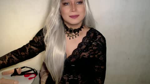 Snapshot of miss_4cuck_ chatting on June 27, 12:22 pm miss_4cuck_ online show from June 27, 12:22 pm