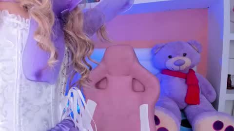 Marilyn online show from October 31, 11:11 am