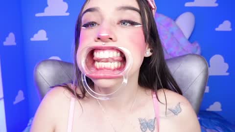 Snapshot of miss___sara chatting on February 7, 10:20 pm Sara online show from February 7, 10:20 pm