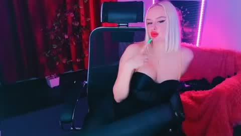 miss_alice_silver online show from June 14, 8:22 pm