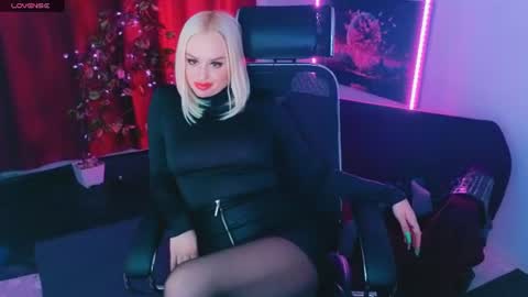 miss_alice_silver online show from June 22, 5:32 pm