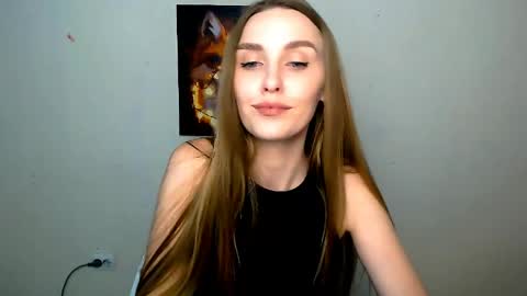 Snapshot of miss_angelina_ chatting on May 29, 6:11 am Angelina online show from May 29, 6:11 am