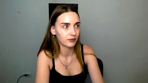Snapshot of miss_angelina_ chatting on June 10, 6:23 am Angelina online show from June 10, 6:23 am
