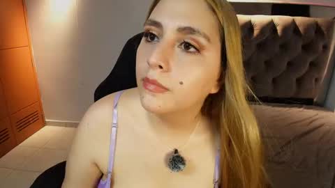 Snapshot of miss_anny18 chatting on November 24, 3:50 am Anny online show from November 24, 3:50 am