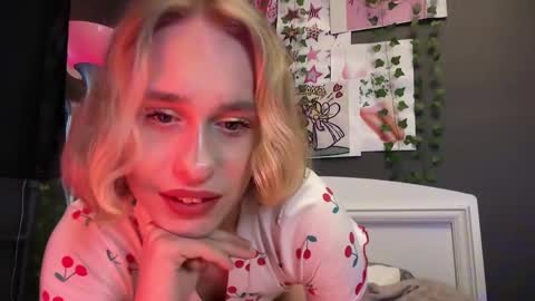 Anya online show from June 9, 5:13 pm