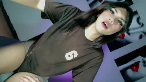 Snapshot of miss_bella69 chatting on June 14, 4:03 am miss_bella69 online show from June 14, 4:03 am