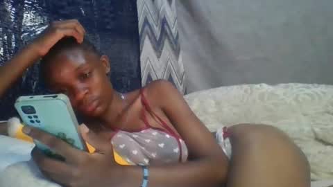 Snapshot of miss_belllo chatting on February 14, 3:05 pm miss_belllo online show from February 14, 3:05 pm