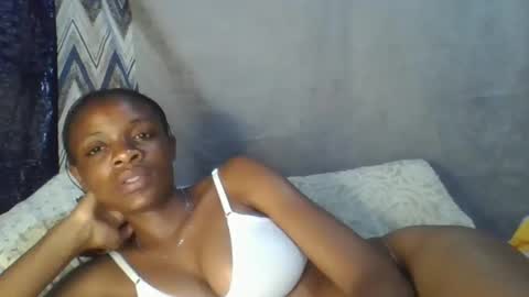 Snapshot of miss_belllo chatting on February 19, 5:49 am miss_belllo online show from February 19, 5:49 am