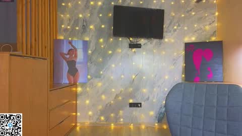 Snapshot of miss_bubbles chatting on December 16, 12:48 am Sandy online show from December 16, 12:48 am