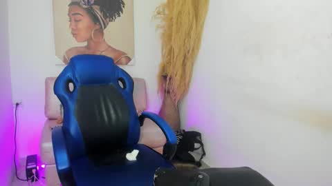 Snapshot of miss_channellx chatting on October 25, 1:13 am miss_channellx online show from October 25, 1:13 am