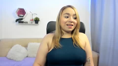 Snapshot of miss_charlotte05 chatting on June 9, 9:15 pm Charlotte online show from June 9, 9:15 pm