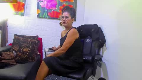 Snapshot of miss_clarepocahose chatting on February 9, 2:04 am Clare PocaHose online show from February 9, 2:04 am