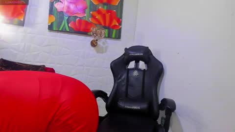 Snapshot of miss_clarepocahose chatting on February 13, 2:18 am Clare PocaHose online show from February 13, 2:18 am