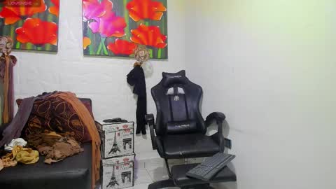 Snapshot of miss_clarepocahose chatting on February 26, 2:10 am Clare PocaHose online show from February 26, 2:10 am