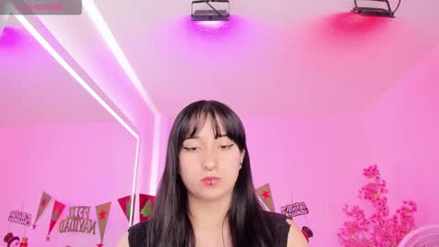 Snapshot of miss_dolly1 chatting on December 16, 12:27 pm Melanie online show from December 16, 12:27 pm