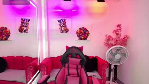 Snapshot of miss_dolly1 chatting on September 24, 12:30 pm Melanie online show from September 24, 12:30 pm