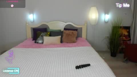Snapshot of miss_elias chatting on February 15, 8:11 pm Elia online show from February 15, 8:11 pm