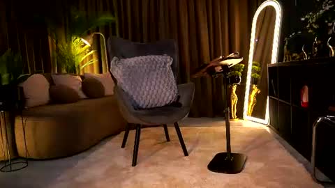 Snapshot of miss_ema_divine chatting on July 11, 4:10 pm Miss Ema Devine online show from July 11, 4:10 pm