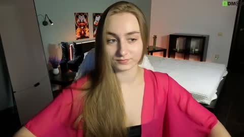 Snapshot of miss_emily19 chatting on April 21, 7:47 am Emily online show from April 21, 7:47 am