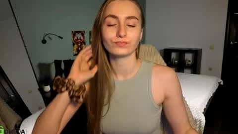 Snapshot of miss_emily19 chatting on May 27, 8:00 am Emily online show from May 27, 8:00 am