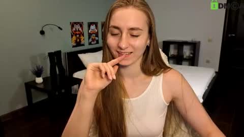 Snapshot of miss_emily19 chatting on June 11, 8:12 am Emily online show from June 11, 8:12 am