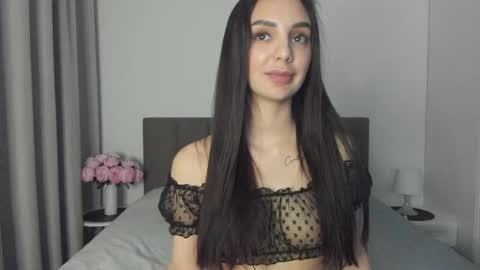 Snapshot of miss_emilyy chatting on February 8, 6:44 pm Emily online show from February 8, 6:44 pm