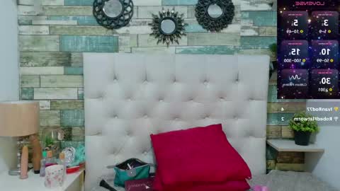 miss_evans_ online show from April 30, 5:52 pm
