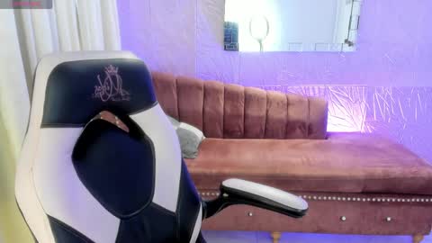 Isabella online show from April 30, 2:01 pm