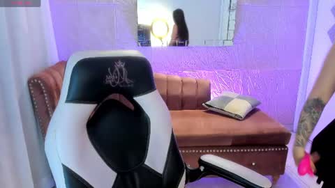 Isabella online show from June 17, 1:01 pm