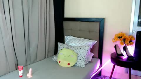 twinny pie online show from December 5, 9:28 am