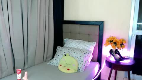 twinny pie online show from December 9, 6:34 am